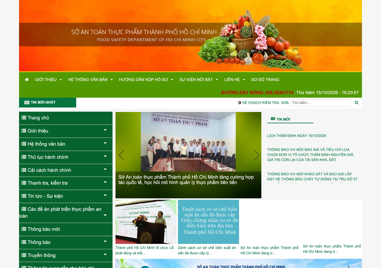 Home page of the Ho Chi Minh City food safety department with a hotline strip under the banner and a news list.